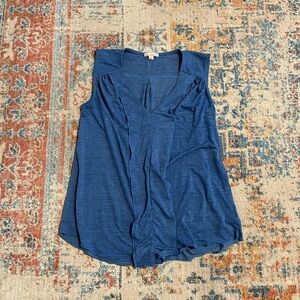 Gap heather blue sleeveless v-neck top